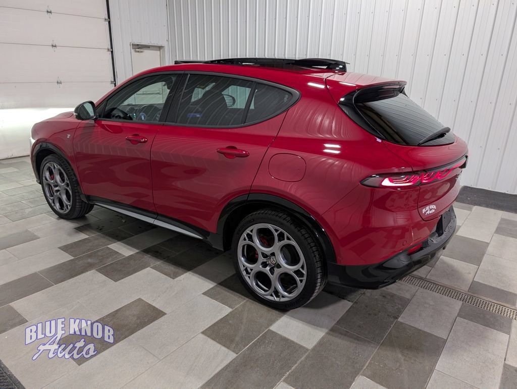 Used 2024 Alfa Romeo Tonale Ti AWD/4WD image 2