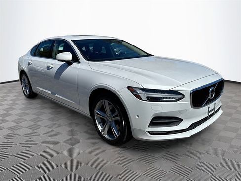 Used 2018 Volvo S90 T5 Momentum w/ Convenience Package image 4