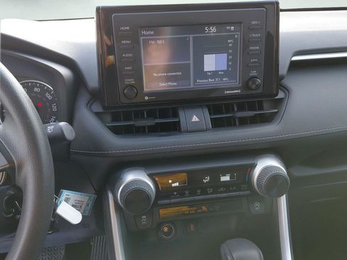 Used 2021 Toyota RAV4 LE image 27