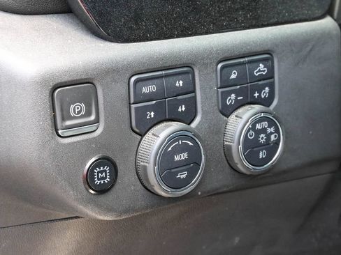 Used 2022 Chevrolet Silverado 1500 RST AWD/4WD image 5