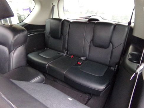 Used 2015 INFINITI QX80 4WD w/ Deluxe Technology Package image 17