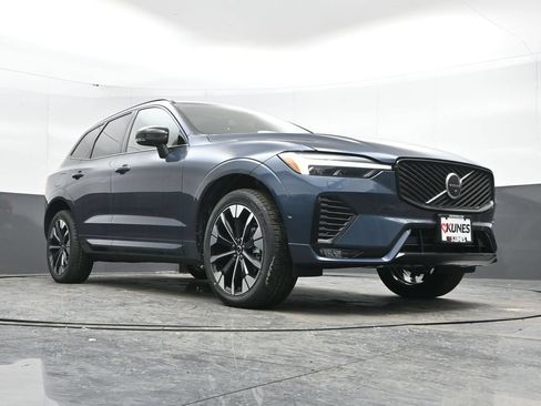 New 2026 Volvo XC60 B5 Plus w/ Climate Package AWD/4WD image 40
