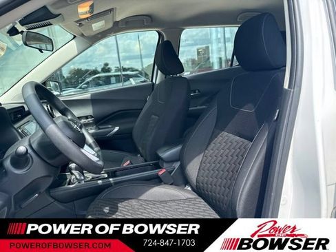 Used 2022 Nissan Kicks SV FWD image 2