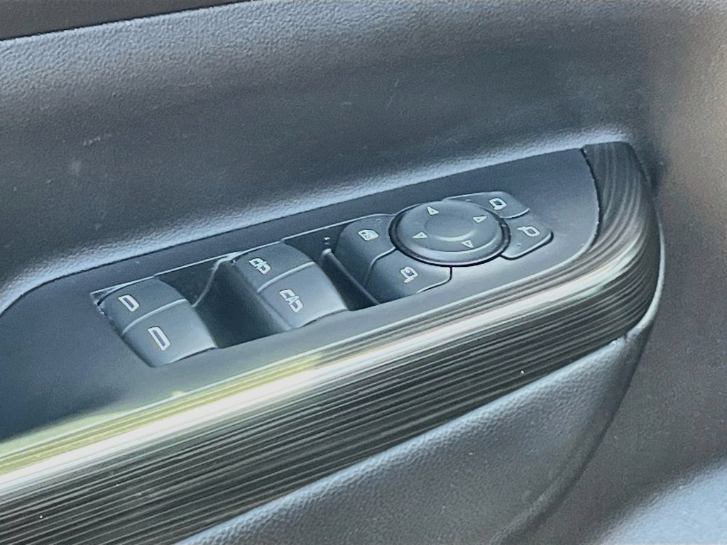 Used 2023 GMC Acadia SLT w/ Elevation Edition FWD image 18