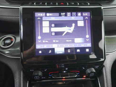 Used 2022 Jeep Grand Cherokee L Laredo image 18