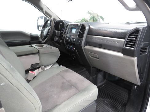 Used 2018 Ford F250 XL w/ Power Equipment Group AWD/4WD image 9