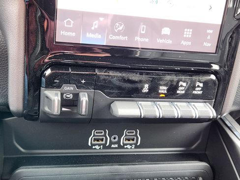 New 2026 RAM 2500 Laramie AWD/4WD image 12