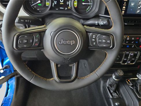 Used 2024 Jeep Wrangler Unlimited w/ Convenience Group AWD/4WD image 25