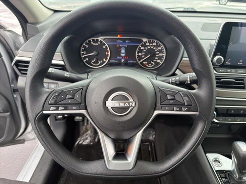 Used 2024 Nissan Altima 2.5 SV image 12