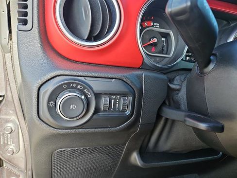 Used 2021 Jeep Wrangler Unlimited Rubicon image 16