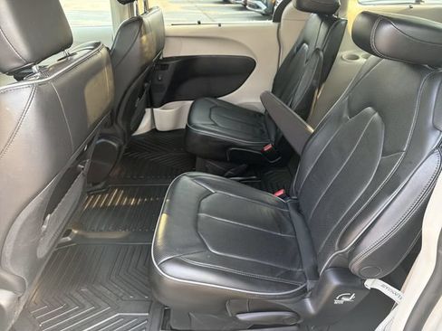 Used 2019 Chrysler Pacifica Limited FWD image 21
