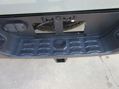 Used 2022 Toyota Tacoma TRD Off-Road AWD/4WD image 15