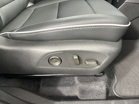 Used 2025 Buick Enclave Preferred image 27