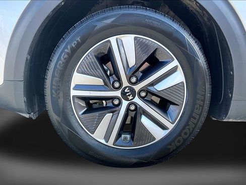 Used 2020 Kia Niro LXS image 32