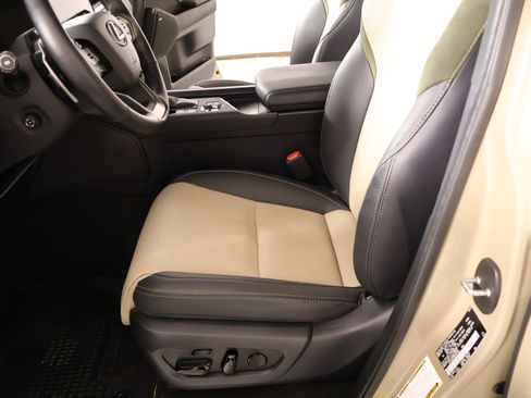 Used 2024 Lexus GX 550 AWD/4WD image 13