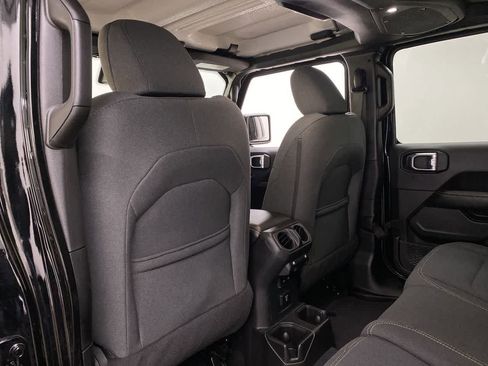 Used 2025 Jeep Wrangler Unlimited Sahara AWD/4WD image 15