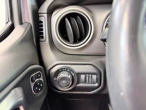 Used 2018 Jeep Wrangler Unlimited Sport S AWD/4WD image 33