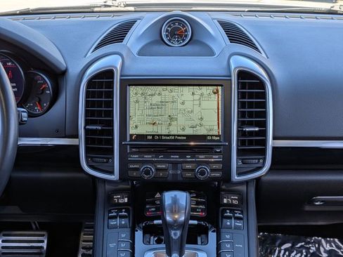 Used 2016 Porsche Cayenne S image 15