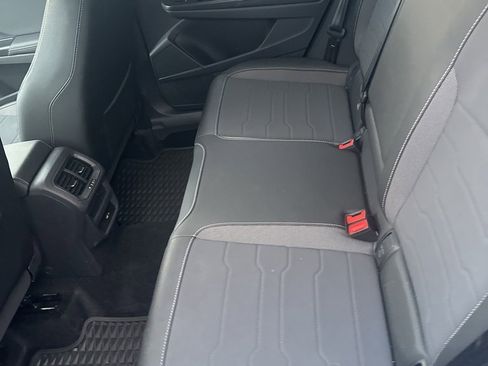 Used 2025 Volkswagen Taos SE image 9