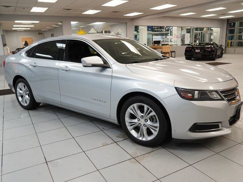 Used 2015 Chevrolet Impala LT w/ Convenience Package image 13