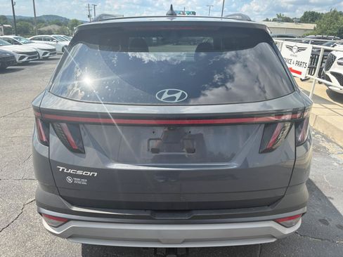 Used 2025 Hyundai Tucson Limited FWD image 9