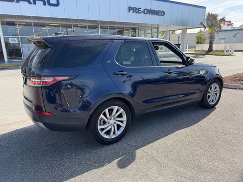 Used 2018 Land Rover Discovery HSE AWD/4WD image 3