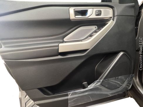 Used 2023 Ford Explorer Limited w/ Limited Technology Package image 13