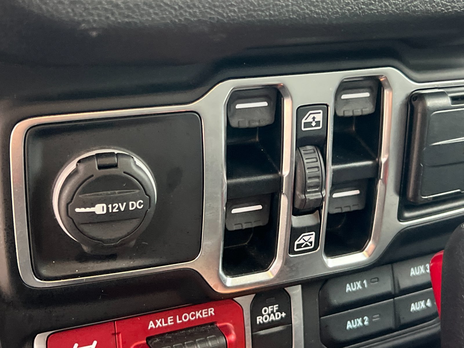 Used 2025 Jeep Wrangler Unlimited Sport AWD/4WD image 12