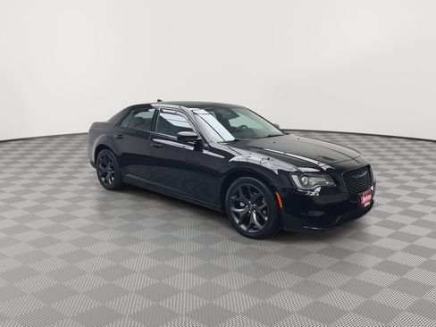 Used 2022 Chrysler 300 Touring w/ Sport Appearance Package image 28