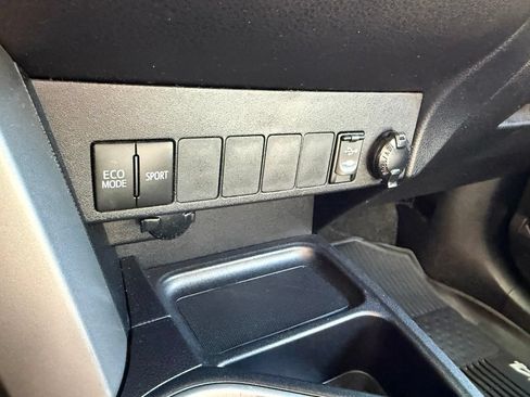 Used 2016 Toyota RAV4 XLE AWD/4WD image 23