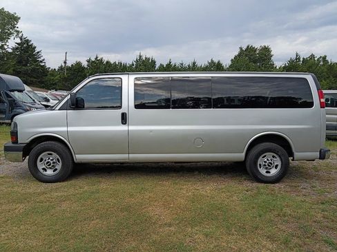Used 2014 GMC Savana 3500 LS w/ Chrome Appearance Package RWD image 8