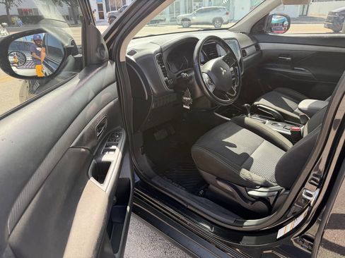 Used 2018 Mitsubishi Outlander LE FWD image 11