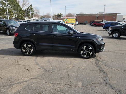 Used 2024 Volkswagen Taos SE AWD/4WD image 19