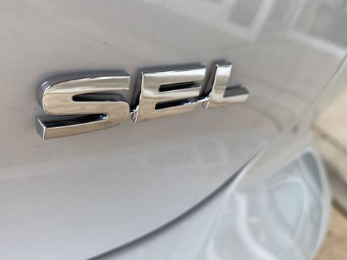 New 2026 Mitsubishi Outlander SEL image 8