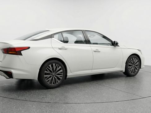 Used 2025 Nissan Altima 2.5 SV FWD image 9