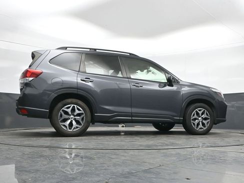 Used 2020 Subaru Forester Premium image 23