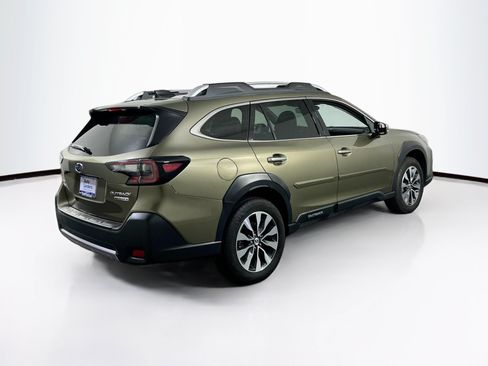 Used 2023 Subaru Outback Touring AWD/4WD image 5