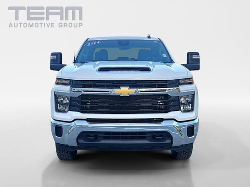 Used 2024 Chevrolet Silverado 2500 LT image 2