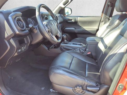 Used 2018 Toyota Tacoma TRD Sport AWD/4WD image 11