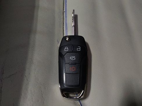 Used 2016 Ford Fusion SE w/ Equipment Group 202A image 32