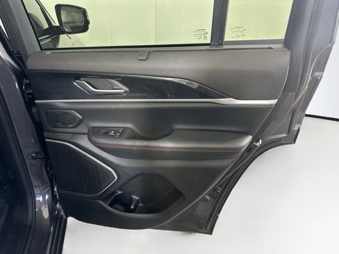 Used 2022 Jeep Grand Cherokee Trailhawk w/ Luxury Tech Group III AWD/4WD image 31