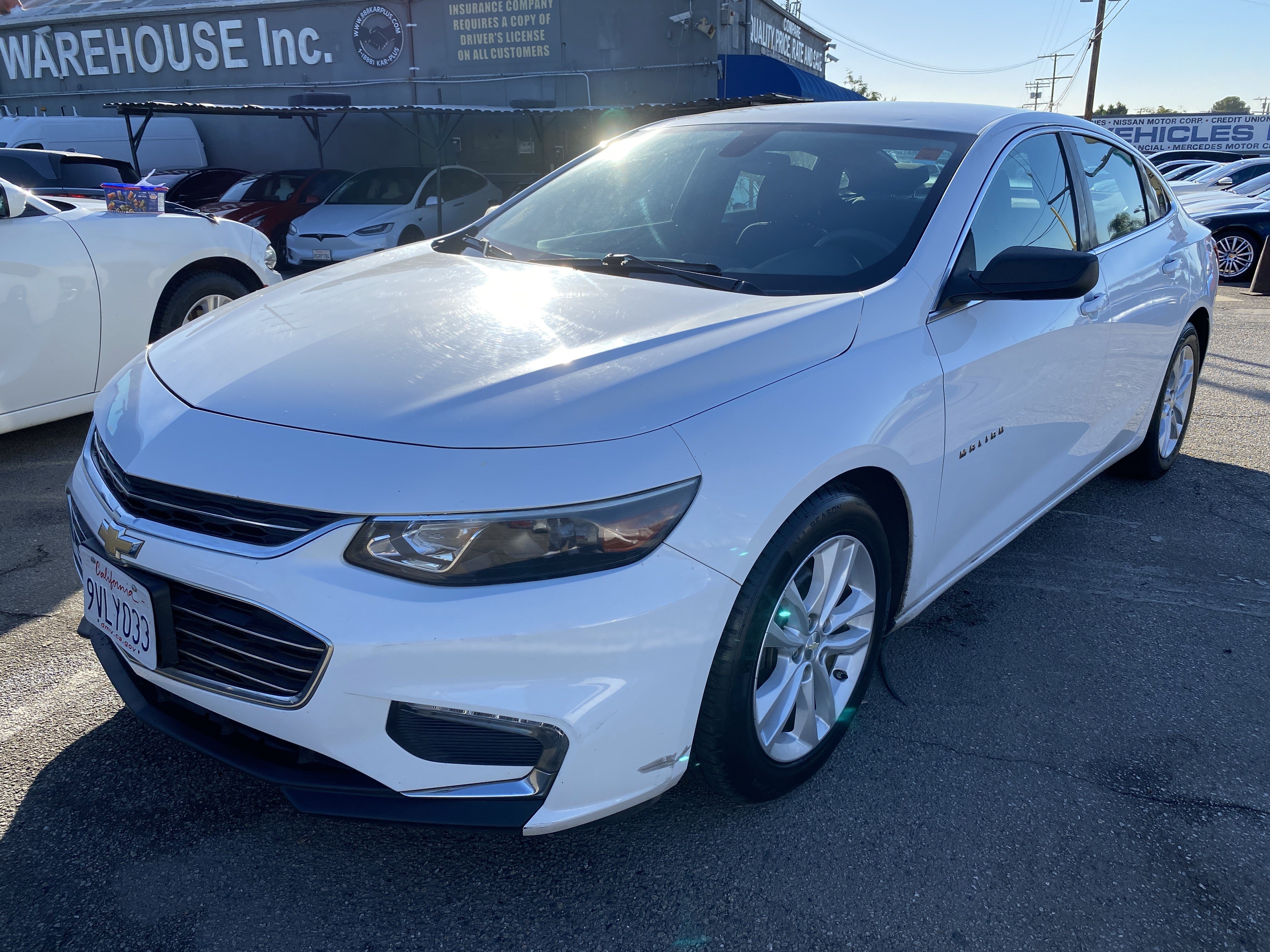 Used 2017 Chevrolet Malibu LT FWD image 2