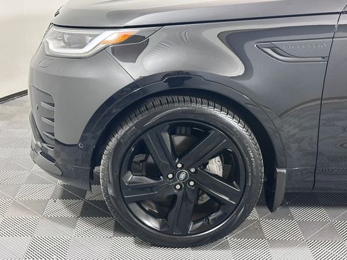 Used 2024 Land Rover Discovery Dynamic SE image 9