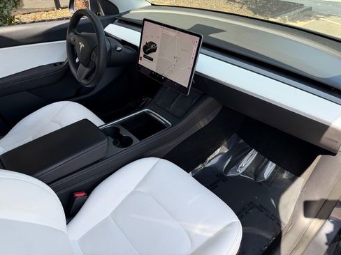 Used 2022 Tesla Model Y Performance image 32