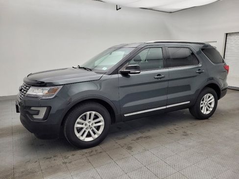 Used 2016 Ford Explorer XLT image 2
