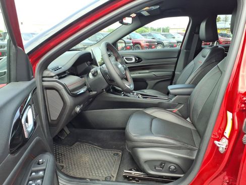 Used 2025 Jeep Compass Trailhawk w/ Trailhawk Elite Group AWD/4WD image 10