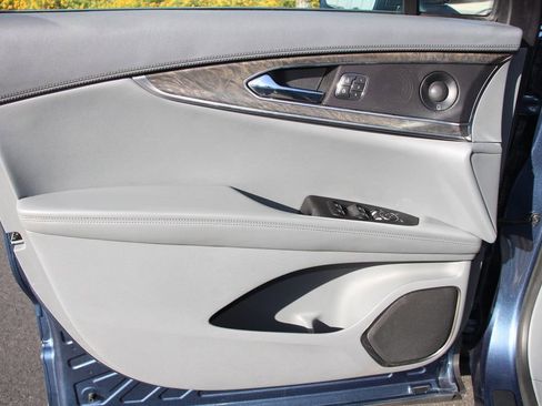 Used 2019 Lincoln Nautilus Reserve FWD image 17