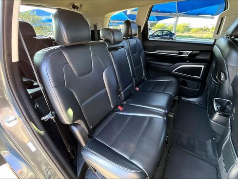 Used 2021 Kia Telluride LX image 19