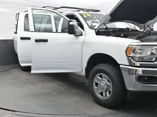 Used 2024 RAM 2500 Tradesman w/ Chrome Appearance Group AWD/4WD image 42