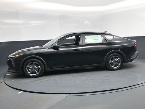 New 2025 Kia K4 LXS image 3